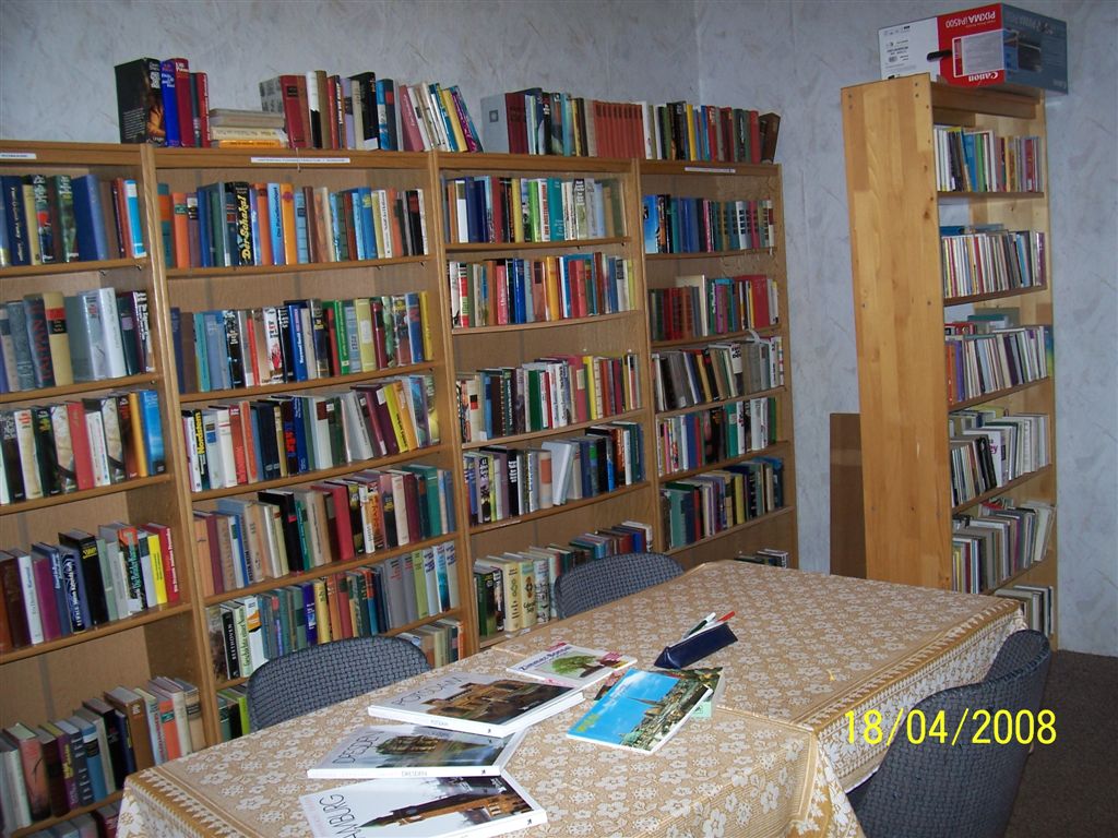 Die Bibliothek in ihren letzten Stunden. Aufgenommen zur 888-Jahrfeier in Kospoda durch Helga Neugebauer.