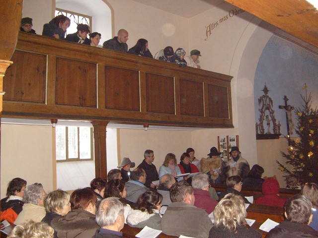 Die Gäste auf der Empore beim Krippenspiel 2007 in Burgwitz. Aufgenommen von Rico Krause am 24.12.2007.