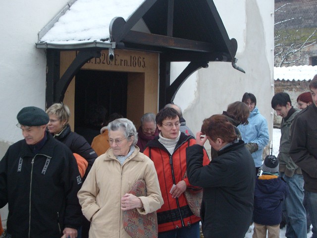 Die Gäste nach dem Krippenspiel. Aufgenommen von Rico Krause am 24.12.2007.