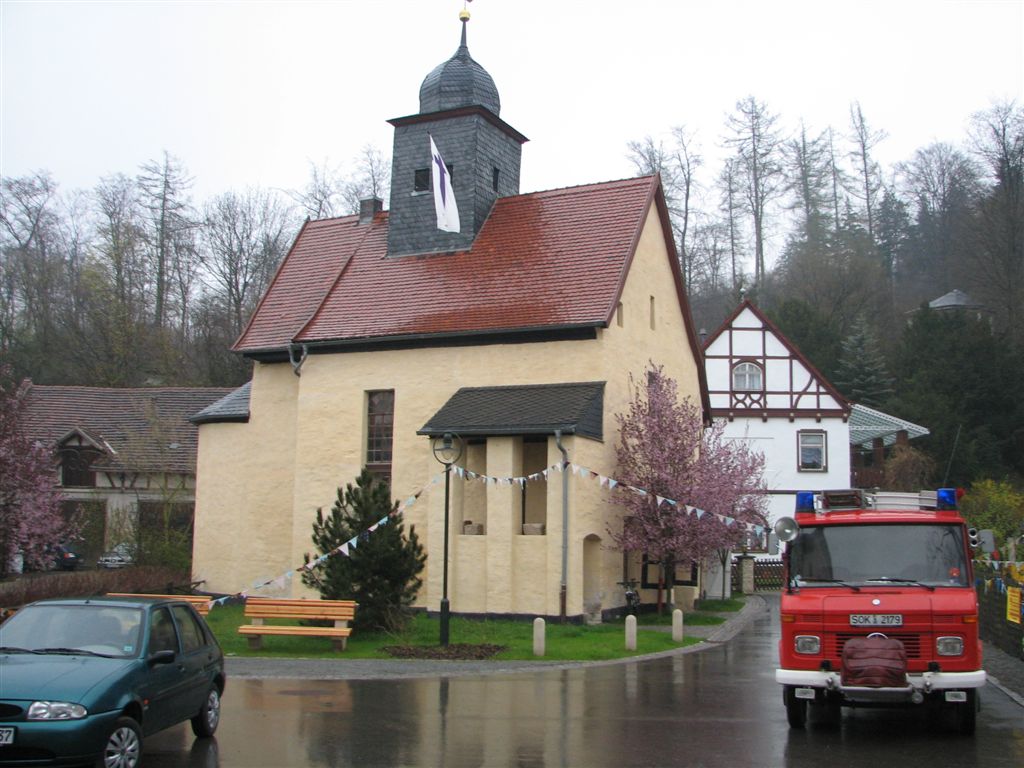 Die Kospodaer Kirche zum Kirchenfest 2008. Aufgenommen zur 888-Jahrfeier in Kospoda durch Helga Neugebauer.