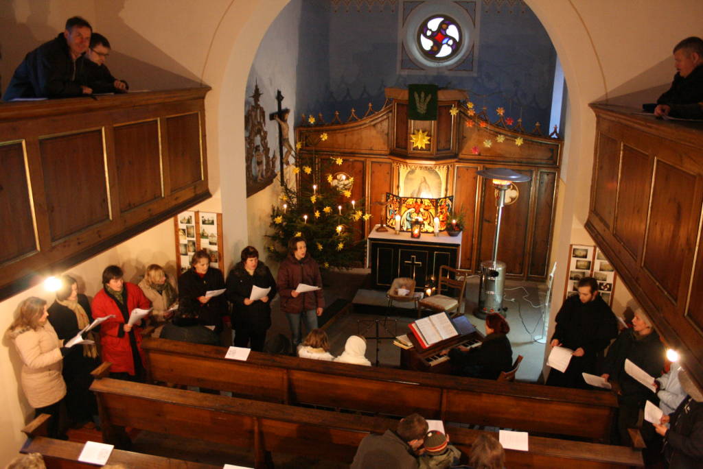 Der Chor zum Krippenspiel 2008 in der Burgwitzer Kirche.Aufgenommen von Martin Pohle