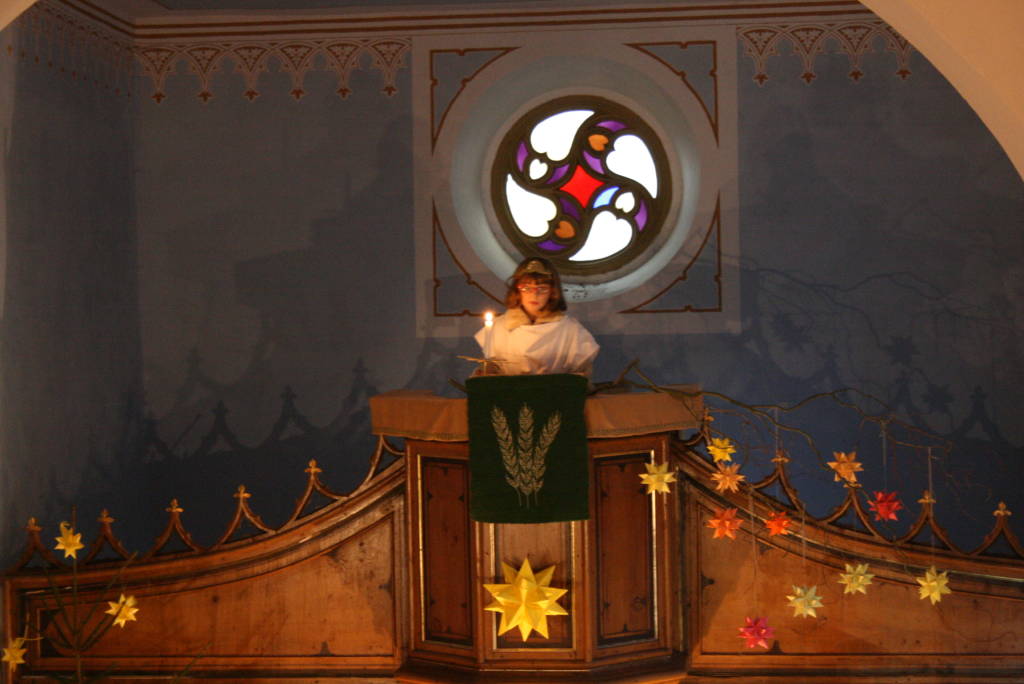Der Engel zum Krippenspiel 2008 in der Burgwitzer Kirche. Aufgenommen von Martin Pohle
